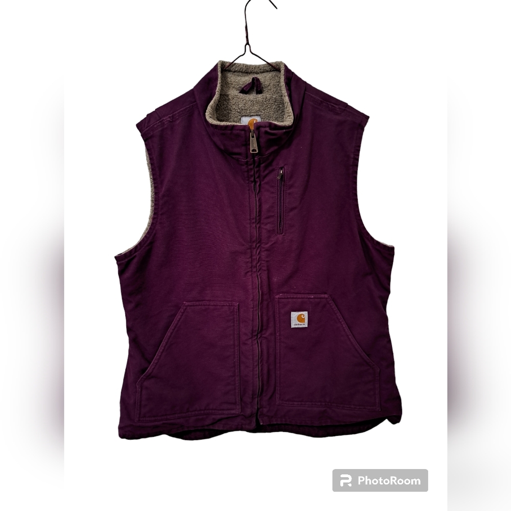 Ladies Carhartt fleece lined vest. Sz L in plum.